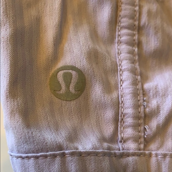 Lululemon shorts lilac size 4 - Picture 3 of 3
